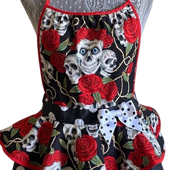 Handmade Skeleton Rose Polka Dot Ruffled Apron - Picture 4 of 5